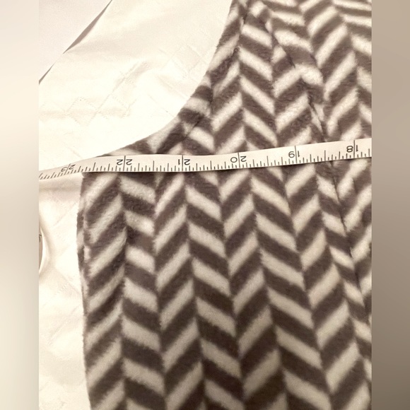 Alia Large soft & cuddly vest in a white & grey stripe. In Great used condition - Picture 9 of 12
